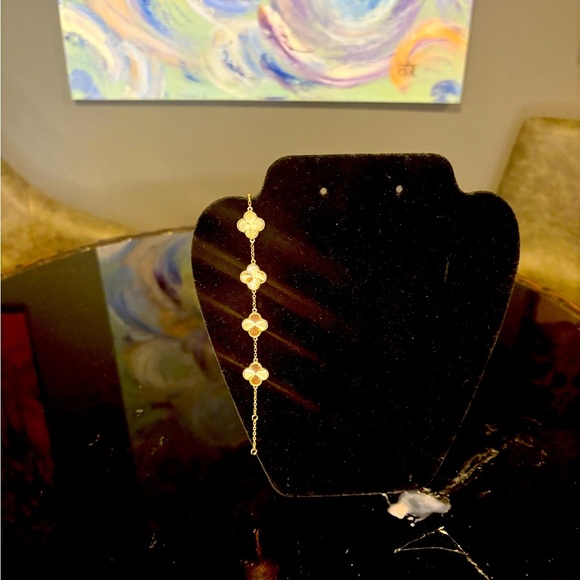 Titanium Gold Clover sparkling Gold Colored Bracelet - Picture 5 of 13